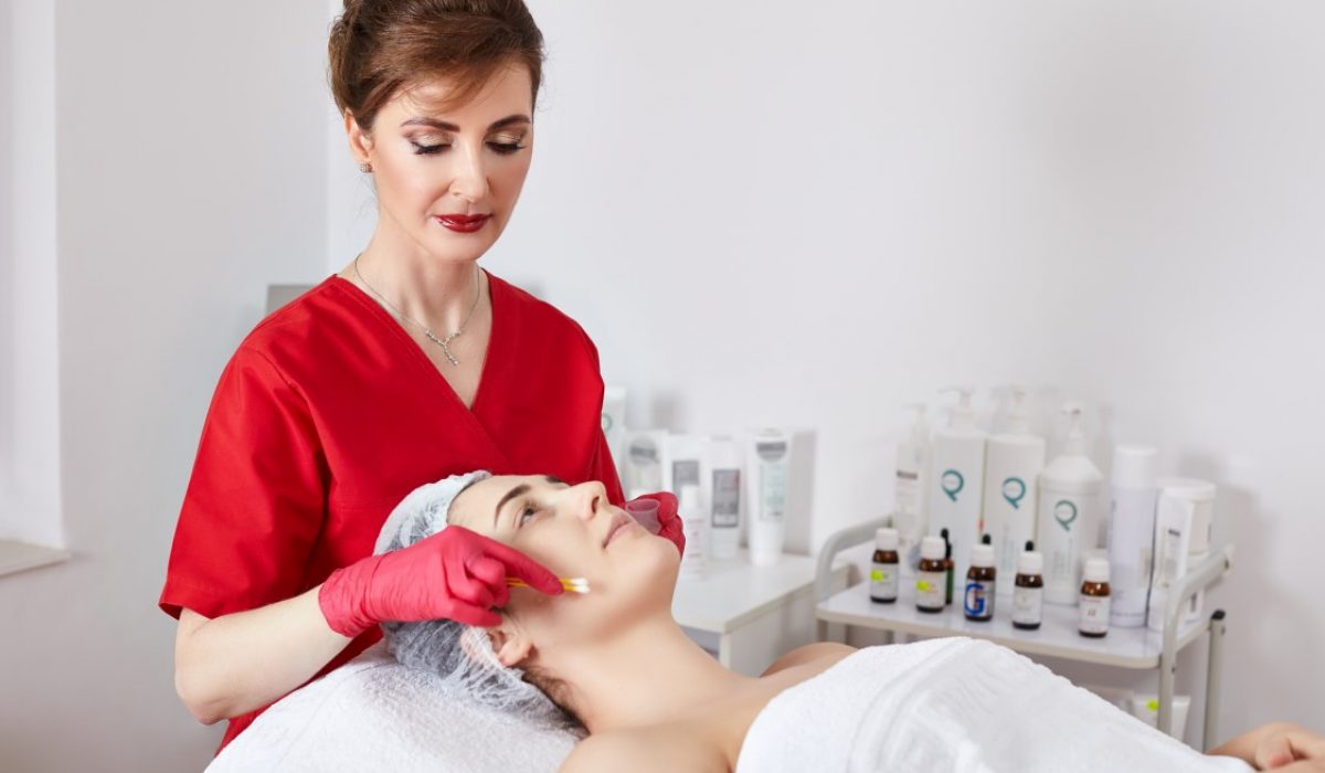 Peeling-ul chimic – cum poti face mai mult rau decat bine daca nu il aplici corect