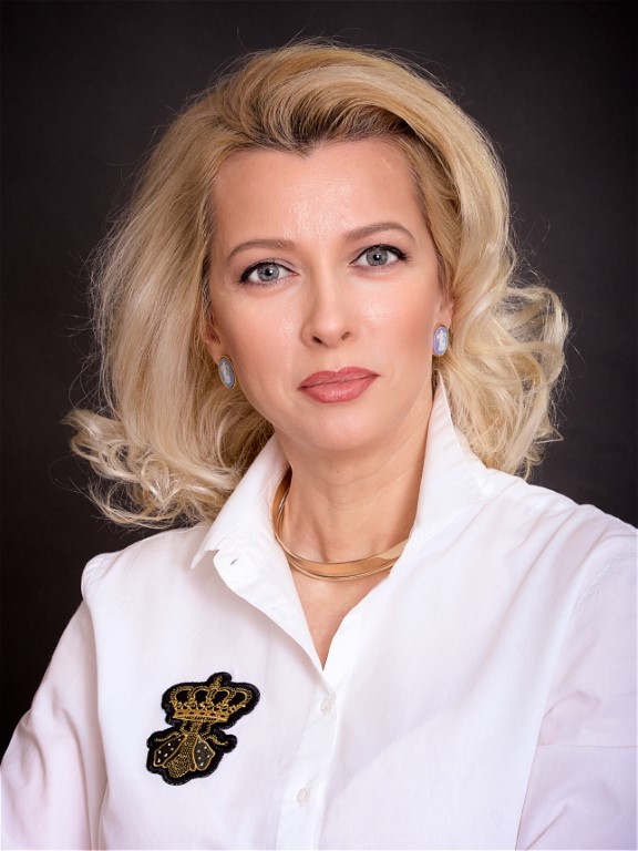 Cristina Turnagiu Dragna (Medium)