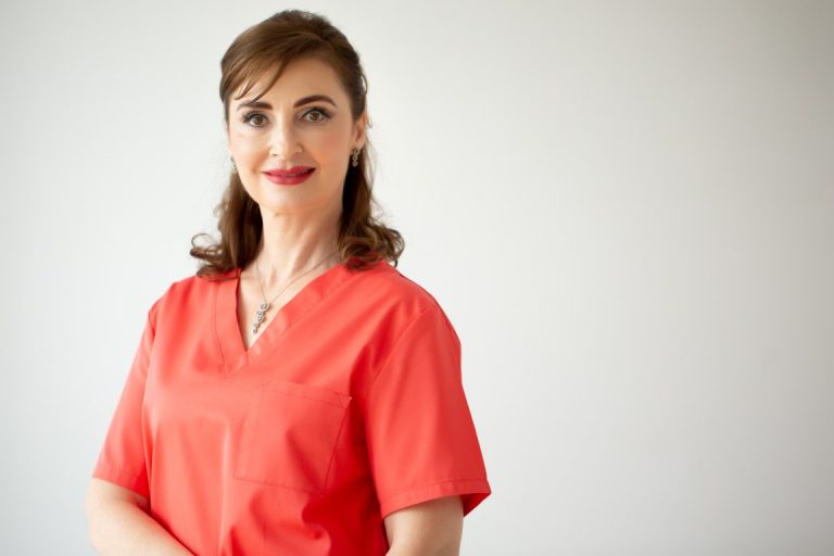 Manuela Ravescu (Medium)