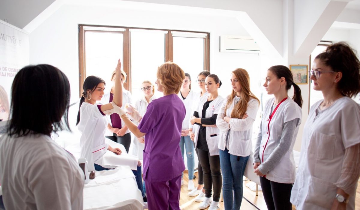Curs de cosmetica fara liceu? Iata de ce acte ai nevoie pentru inscriere