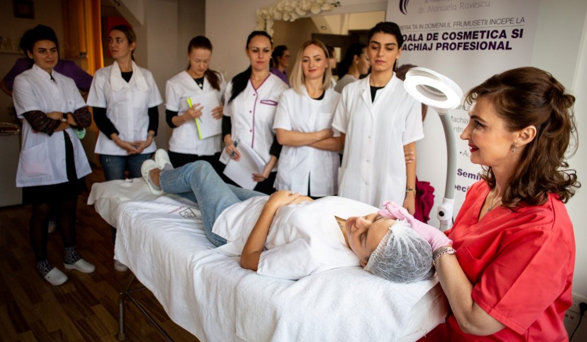 Curs de specializare: ce alege o cosmeticiana de succes