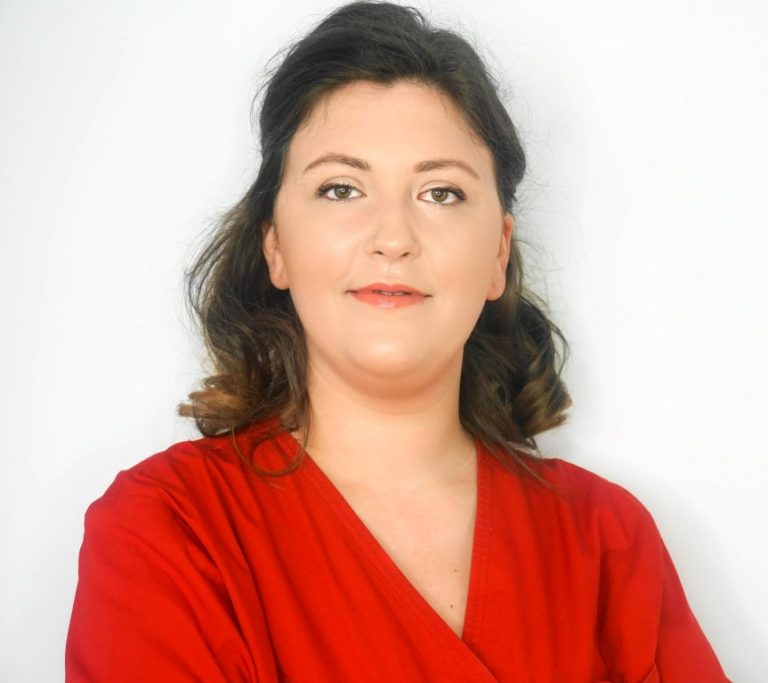 Daniela Blenovici (Medium)