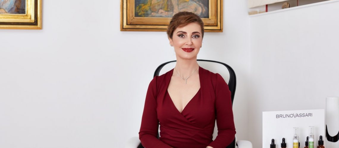 dr. Manuela Ravescu, medic dermatolog (6) (Medium)